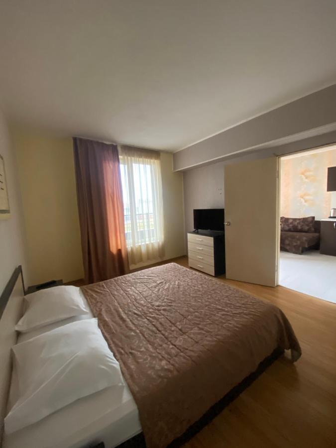 Apartments Danita & Restaurant&Pool Bar Varna Exterior foto